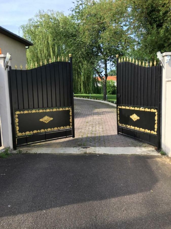 Bienvenue Chez Zina Hotell Vesoul Eksteriør bilde